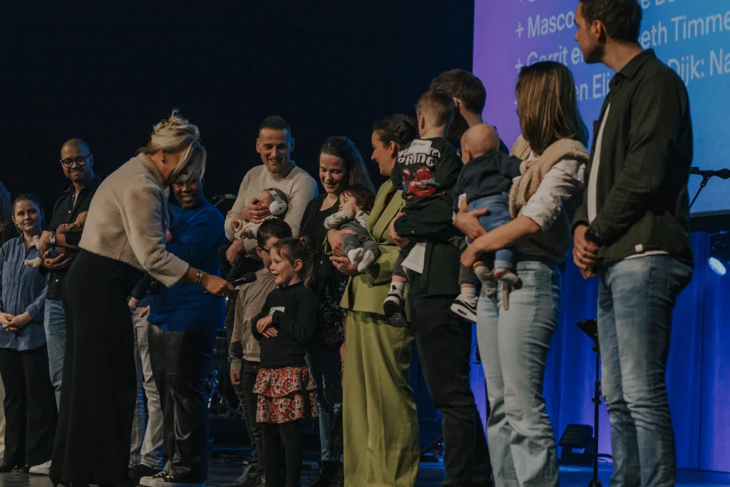 Pasgeboren kind voorstellen aan de gemeente